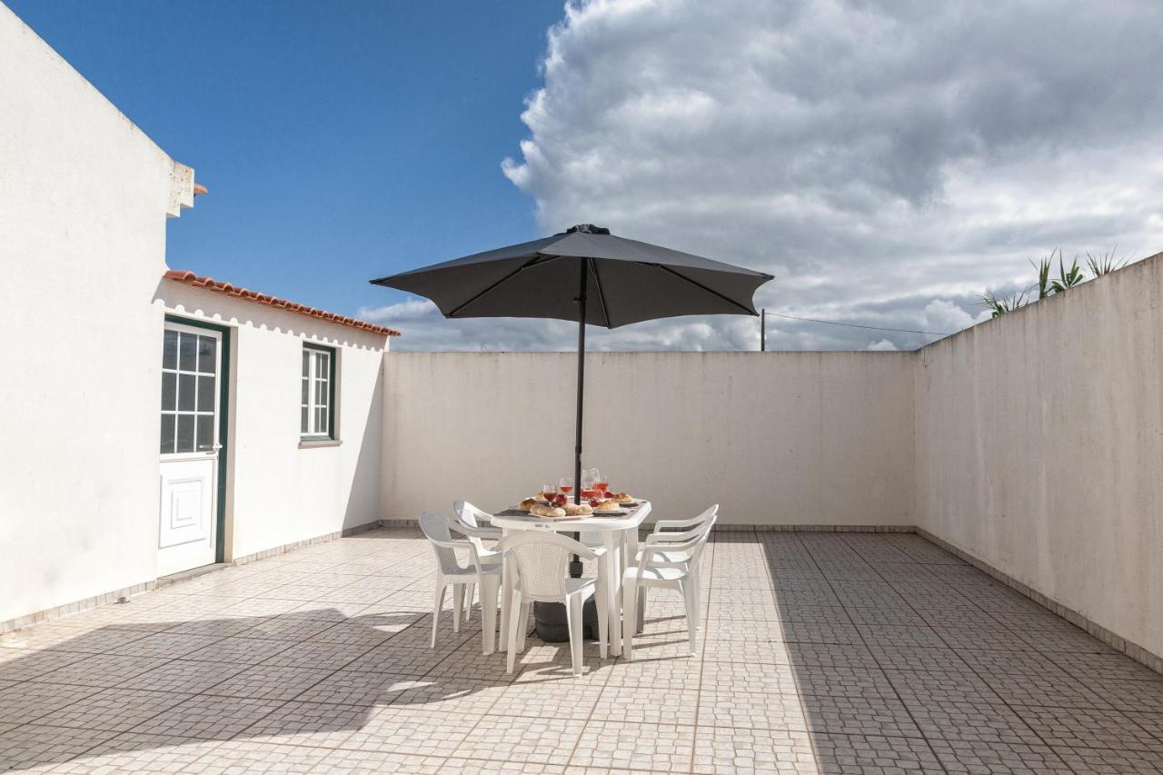 Ocean Breeze Villa Atouguia Da Baleia Luaran gambar