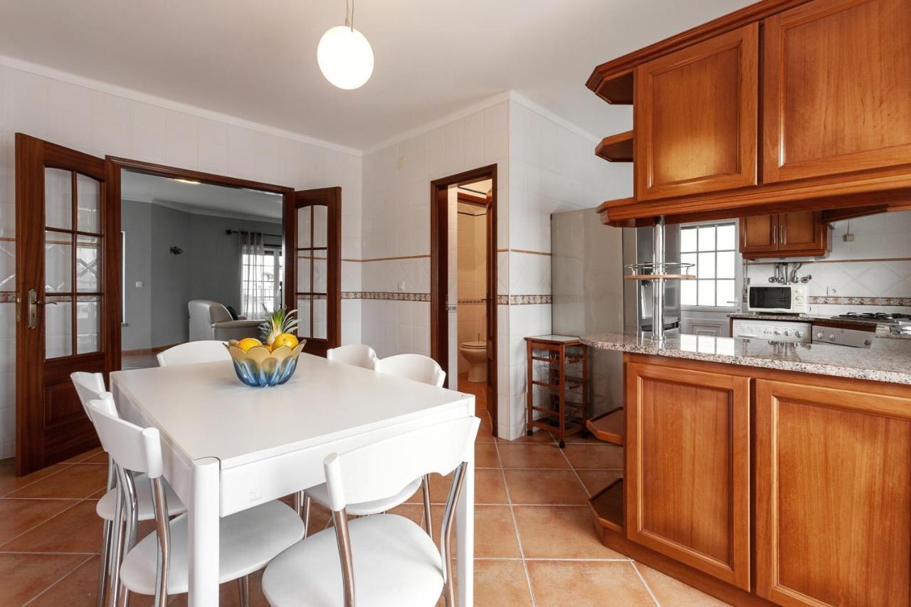 Ocean Breeze Villa Atouguia Da Baleia Luaran gambar